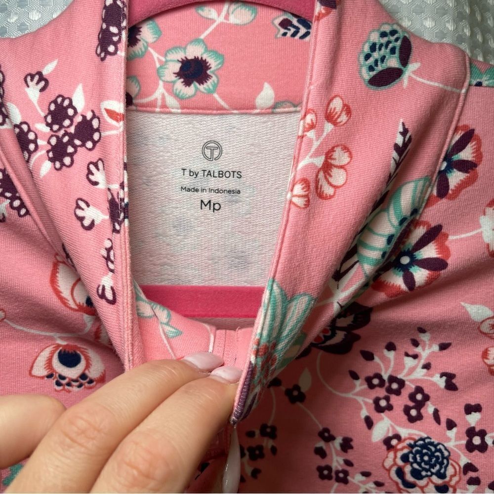 Floral Talbots Pull-over - Picture 2 of 4